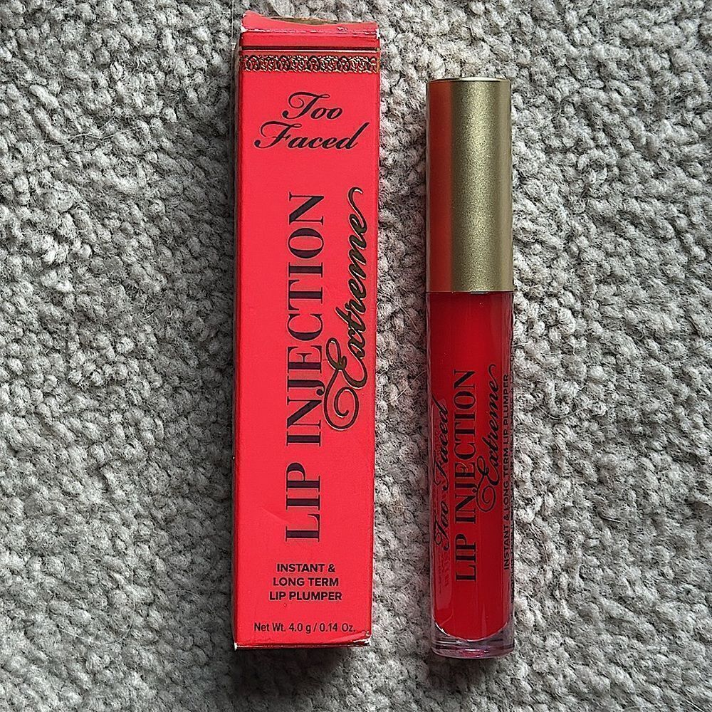 🌸HP 🌸Too Faced Lip Injection Extreme in Strawberry Kiss!
